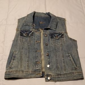 Sleeveless denim jacket/vest